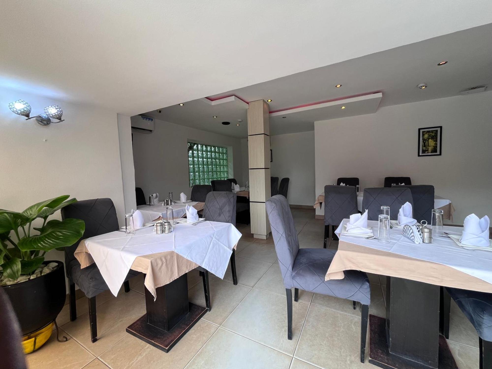 Blackwood Hotels Ikeja Exterior photo